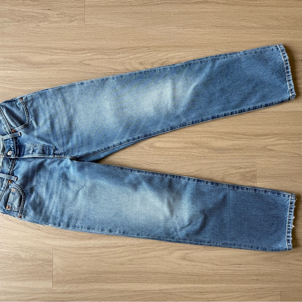 Levi's 501 90s Selvedge Straight Leg Jeans in Light Blue Wash - Picture 4 of 5